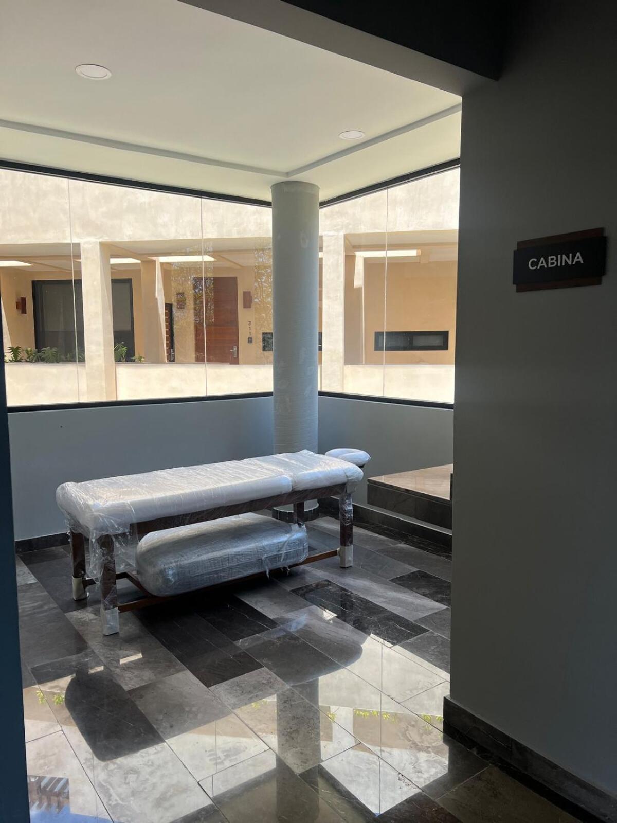 Luxury 2bdr With Direct Pool In Paramar Black Apartment
