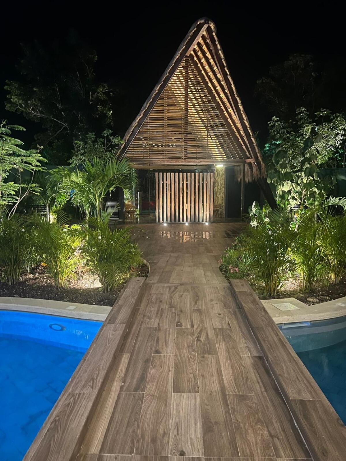 Apartment Luxury 2bdr With Direct Pool In Paramar Black